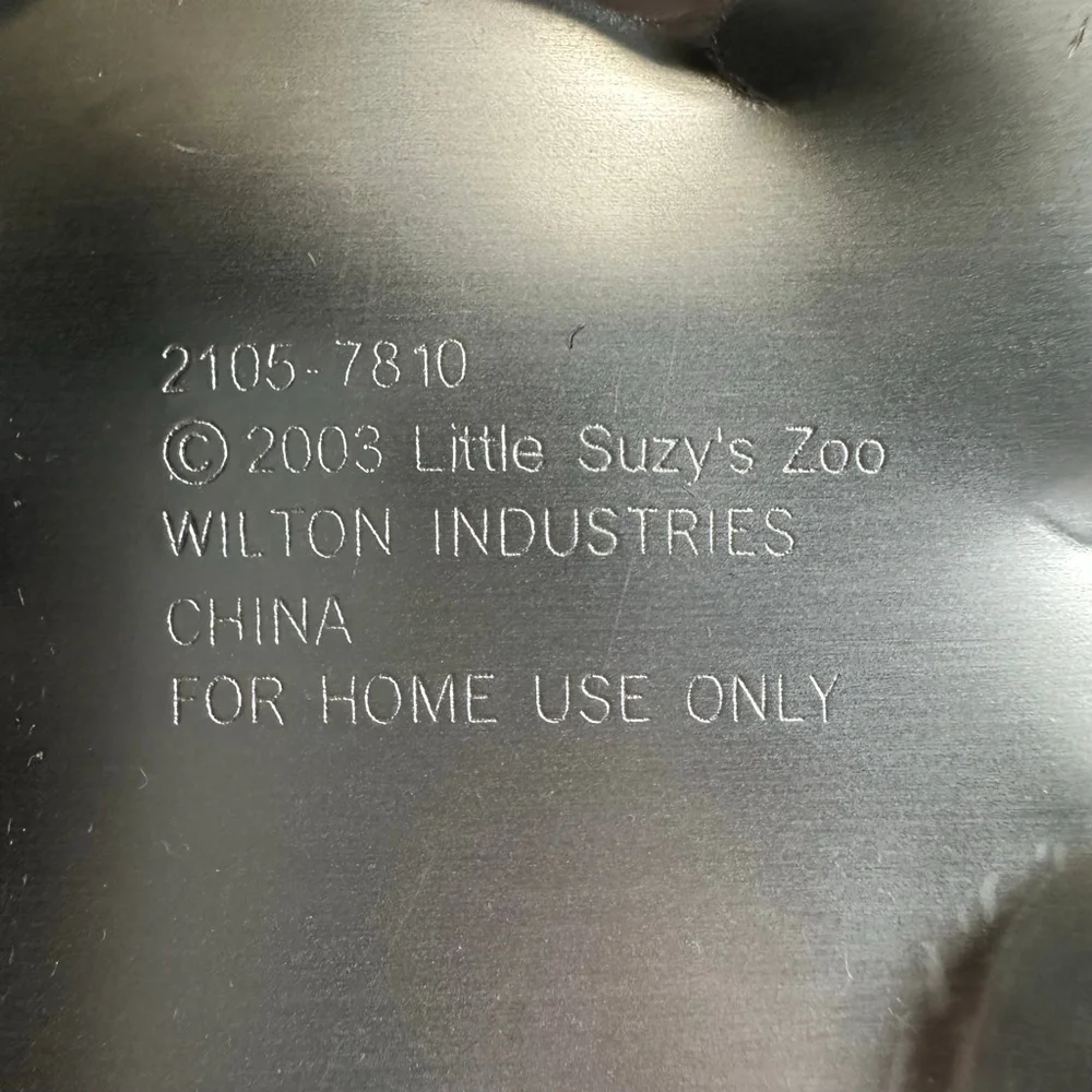 Wilton 2003 Little Suzy's Zoo Silver Aluminum Cake Pan